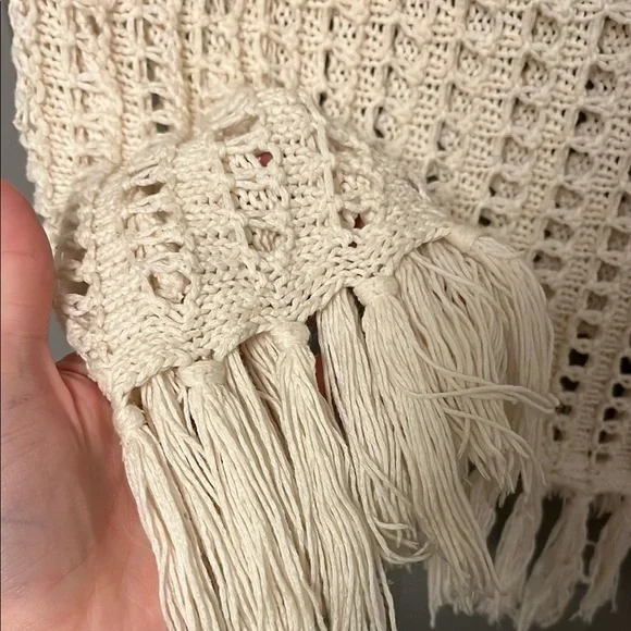 American Eagle Outfitters Cream Open-Knit Poncho - Picture 4 of 4